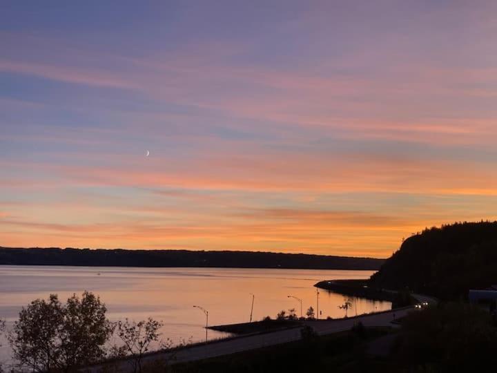 Suite 2 Fleche Du Fjord Vue Saguenay Mont Valin Saint-Fulgence Exterior photo